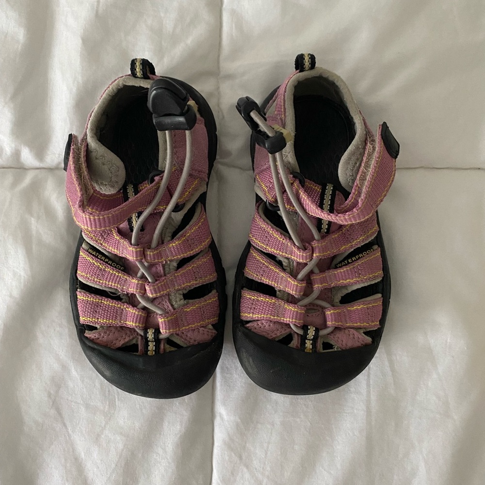 Keen sandals size 9. Lots of tread left. XP.